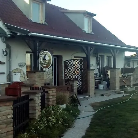 Nicolaj Vendeghaz Es Tanya بيت ضيافة Dég